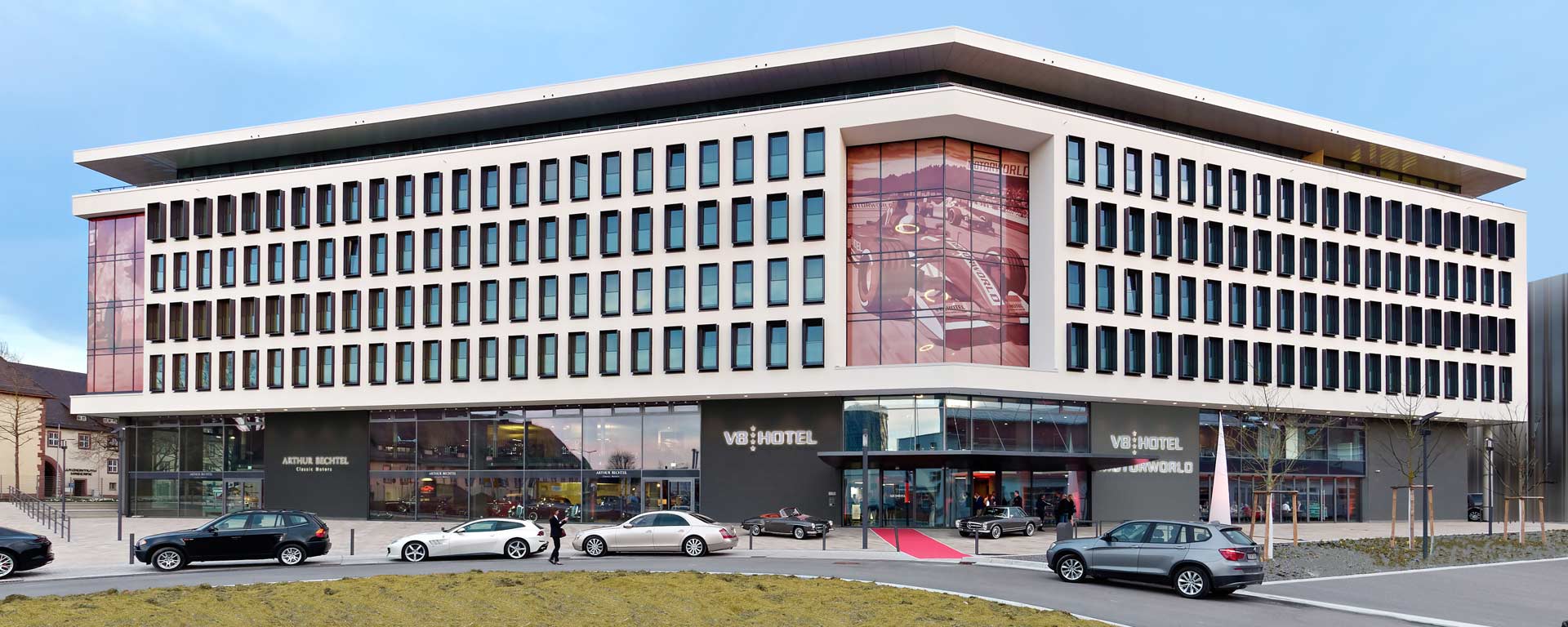 V8 HOTEL PICK-UP Restaurant Bar: Gut essen in der Motorworld Böblingen ...