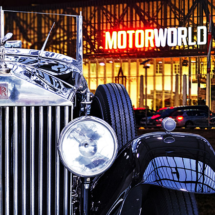 Machen Sie das V8 HOTEL in der MOTORWORLD Region Stuttgart zum Ausgangspunkt Ihrer Automobil-Museums-Tour mit dem Porsche und dem Mercedes-Benz-Museum 