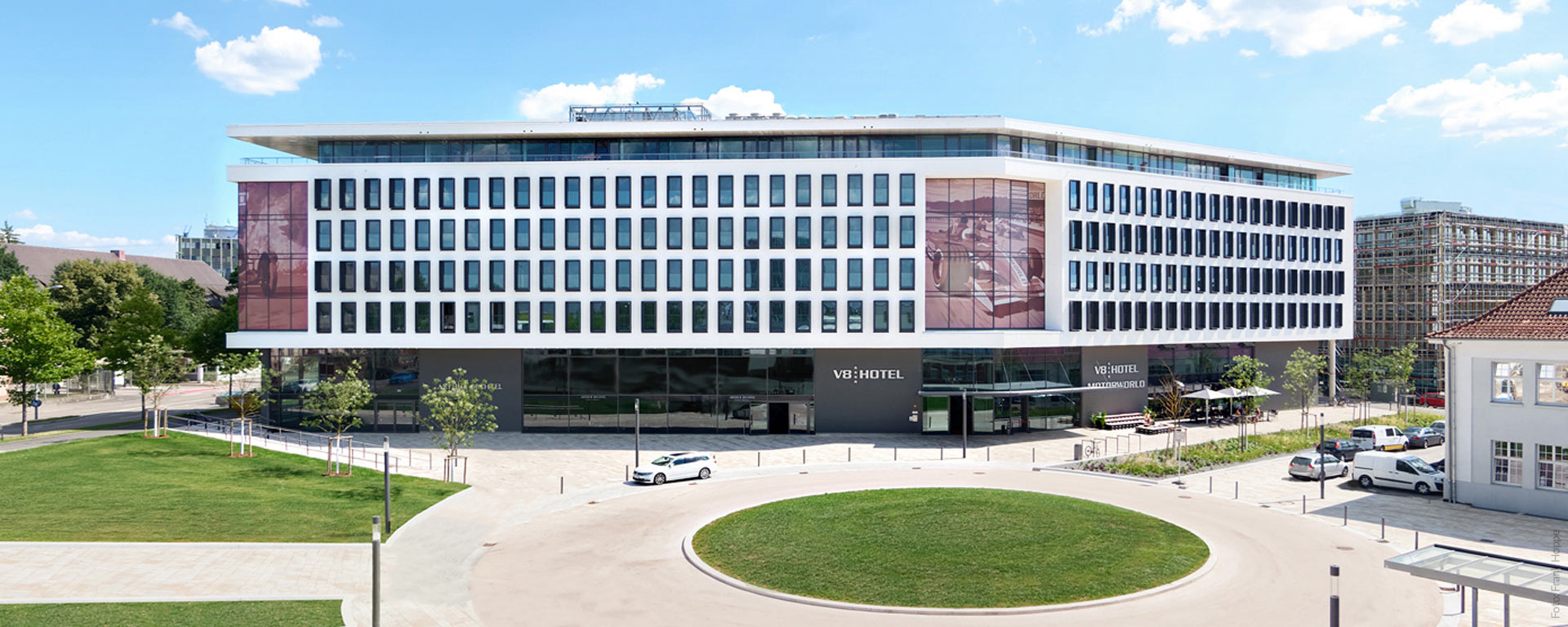 V8 HOTEL PICK-UP Restaurant Bar in der MOTORWORLD Böblingen Region ...