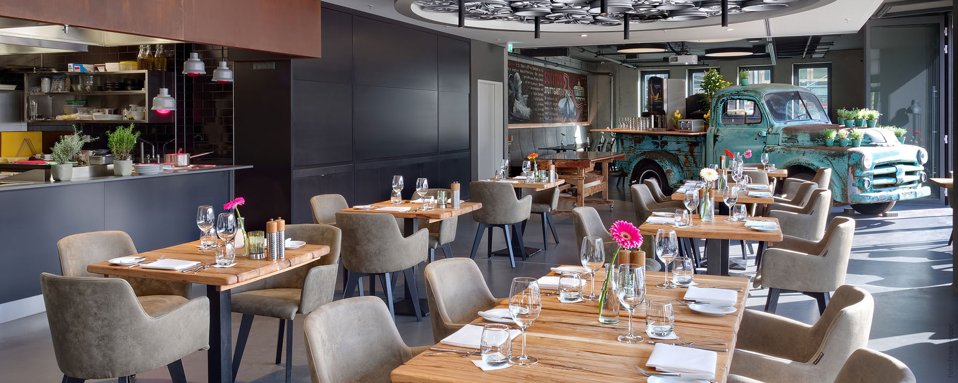 V8 HOTEL PICK-UP Restaurant & Bar: Gut Essen und genießen in vier Sterne-Hotel Superior auf dem Flugfeld in Böblingen, Region Stuttgart