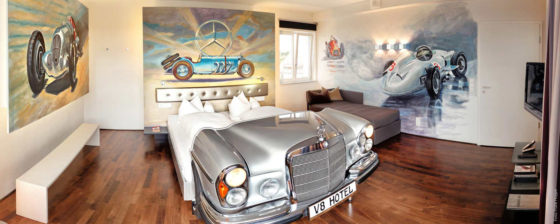 Mercedes-Suite im V8 Hotel Böblingen/ Sindelfingen: Design & Luxus pur: Übernachten in der S-Klasse!